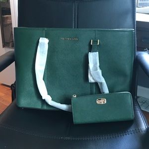 Trade for melena! Micheal Kors Sady with wallet